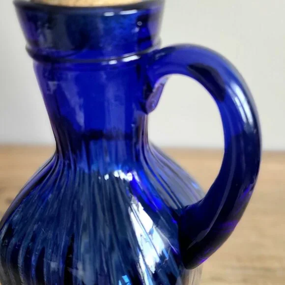 Cobalt blue ribbed glass bottle/jar/decanter with cork stopper. - Picture 8 of 12